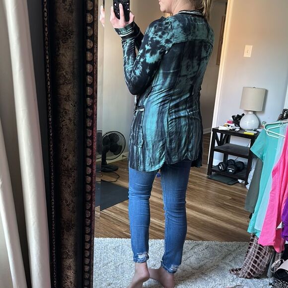 Gimmicks by BKE Tie Dye Duster - Picture 2 of 7